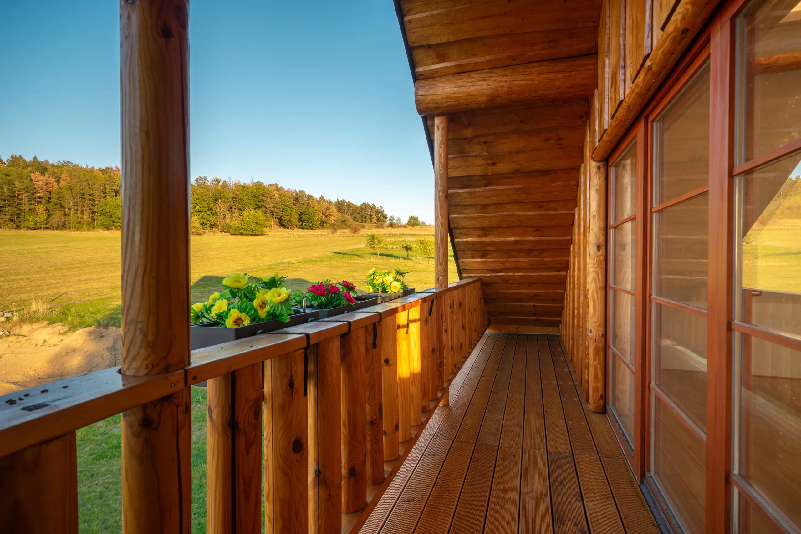 Balkon s výhledem na les